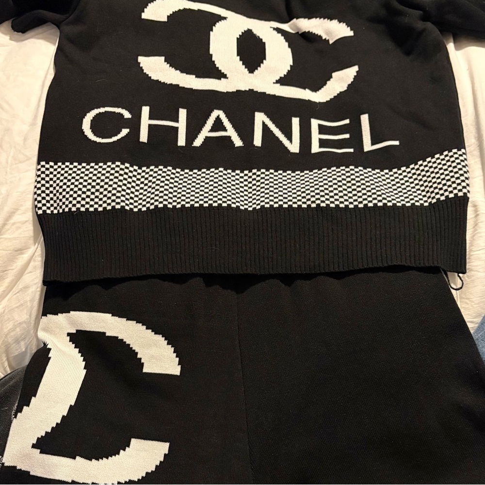 *******not real********** CHANEL Monochrome Logo Knit Set